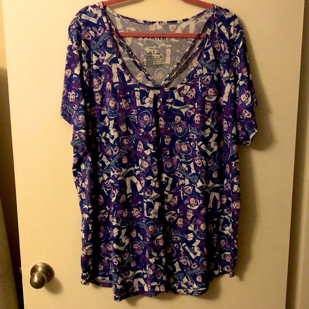 TORRID PIXAR TOY STORY SHOET SLEEVE TOP.